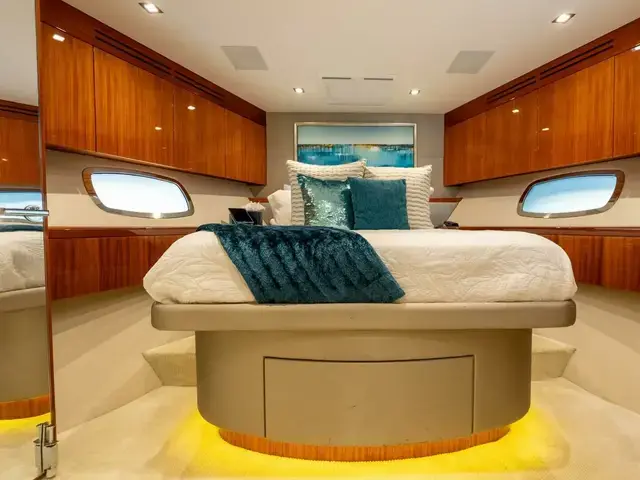 Hatteras 80 Motor Yacht