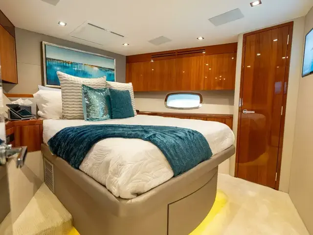 Hatteras 80 Motor Yacht