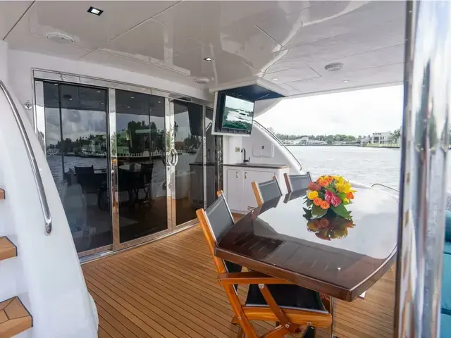 Hatteras 80 Motor Yacht