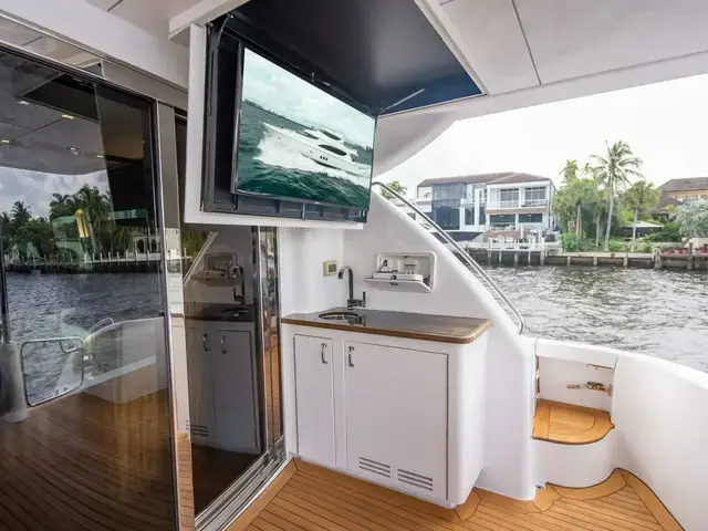 Hatteras 80 Motor Yacht