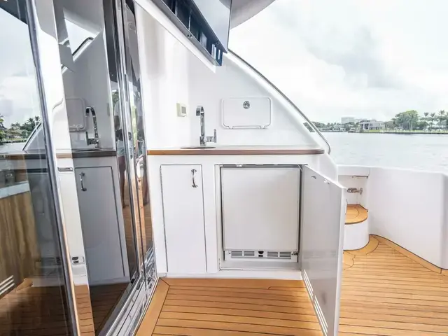 Hatteras 80 Motor Yacht