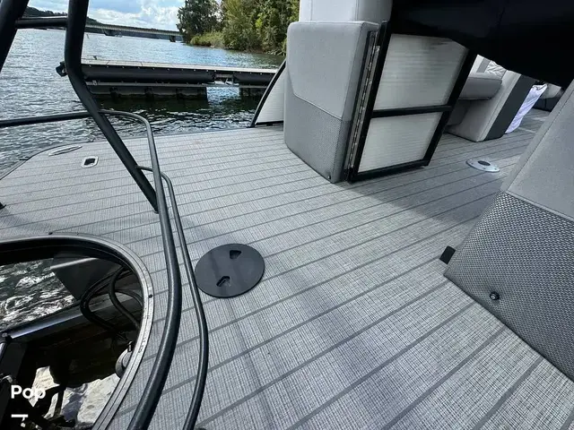 Godfrey Pontoon Monaco 235 SB