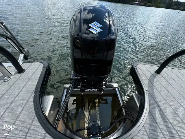 Godfrey Pontoon Monaco 235 SB