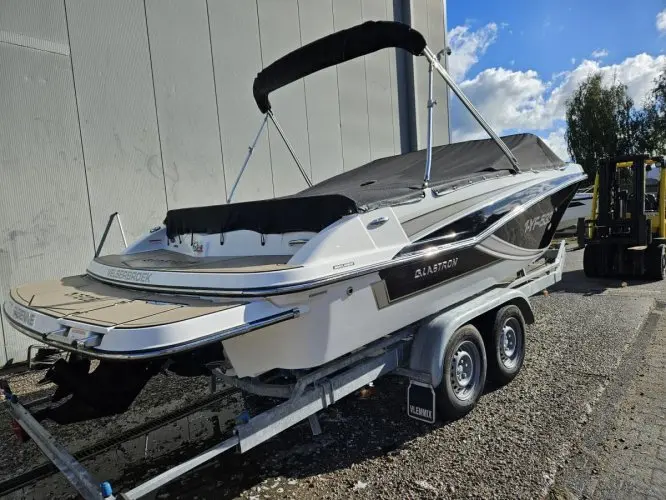 2021 Glastron gt 205 bowrider