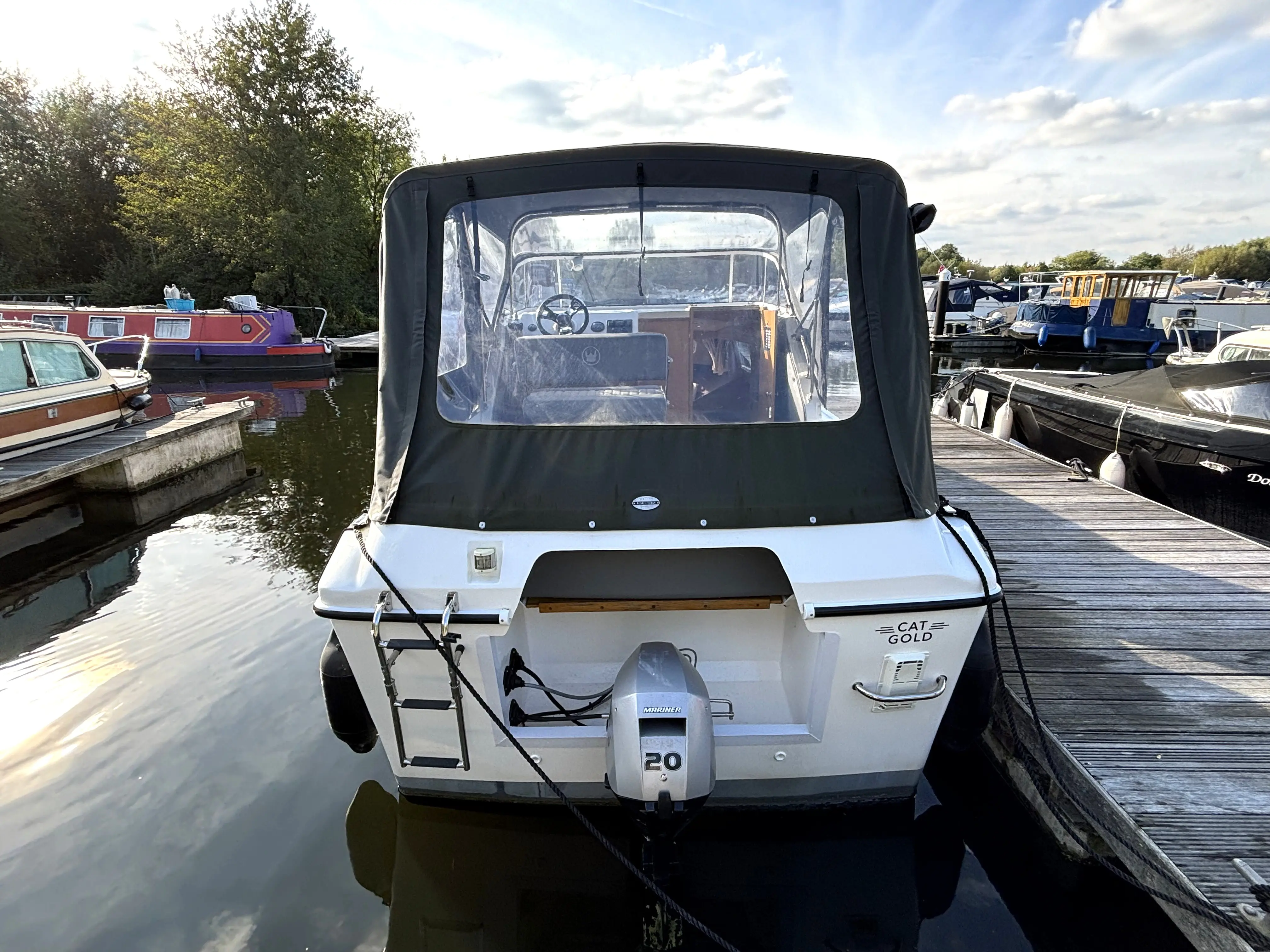 2023 Viking 24 cockpit cruiser