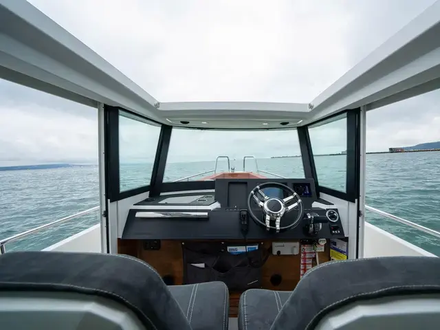 Axopar 28 Cabin