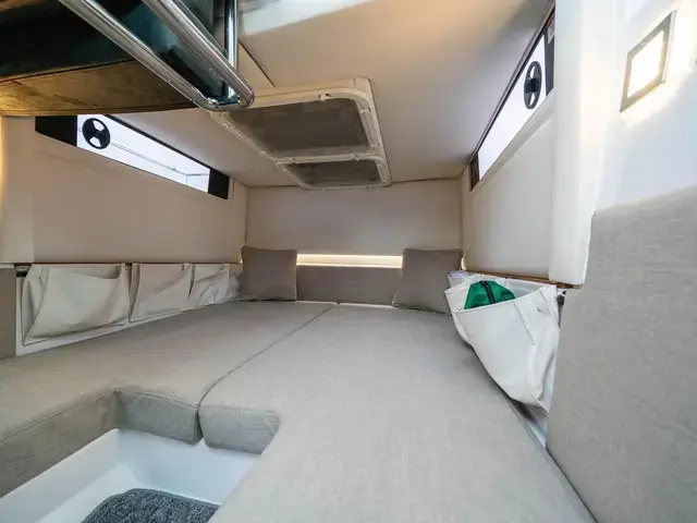 Axopar 28 Cabin