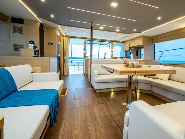 Aquila 54 Yacht