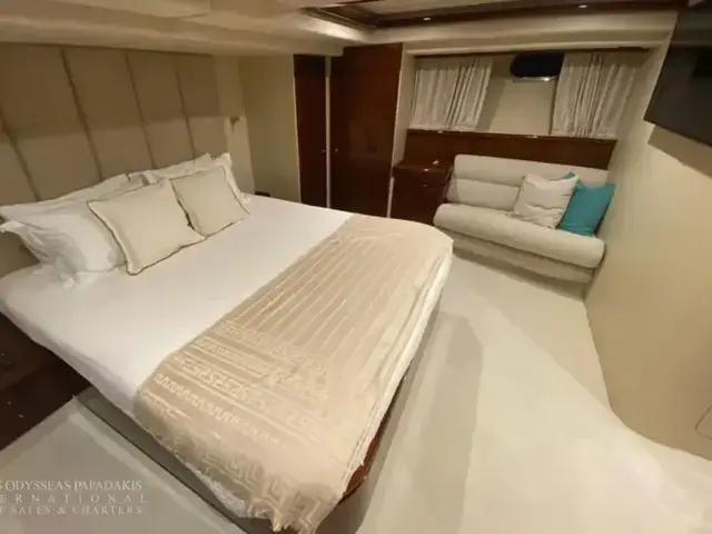 Ferretti Yachts 72