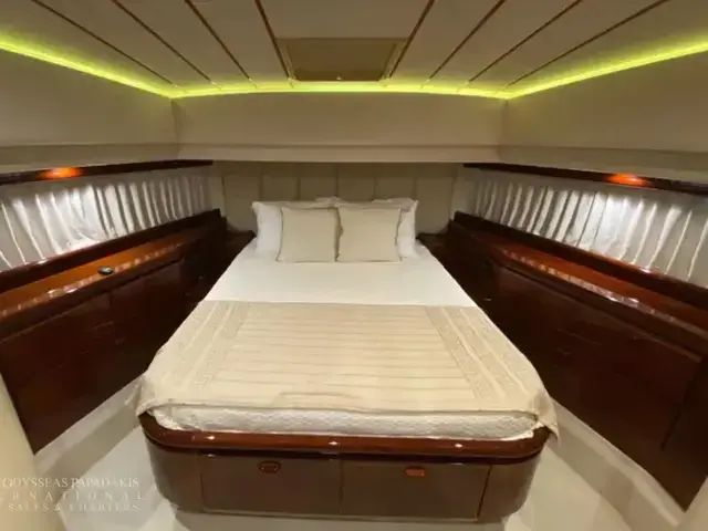 Ferretti Yachts 72