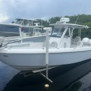 2019 Everglades Boats 295 CC