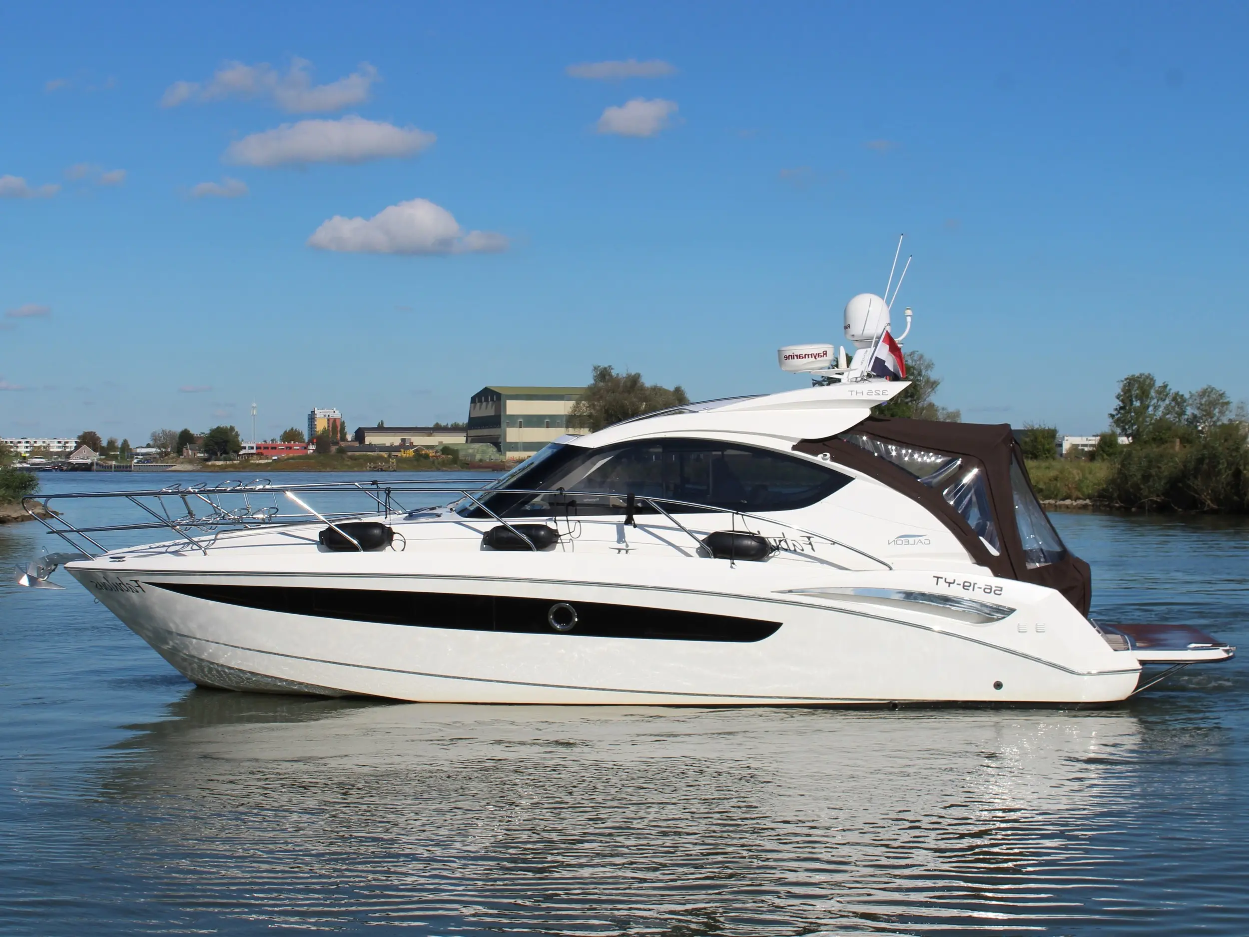 2012 Galeon hts 325