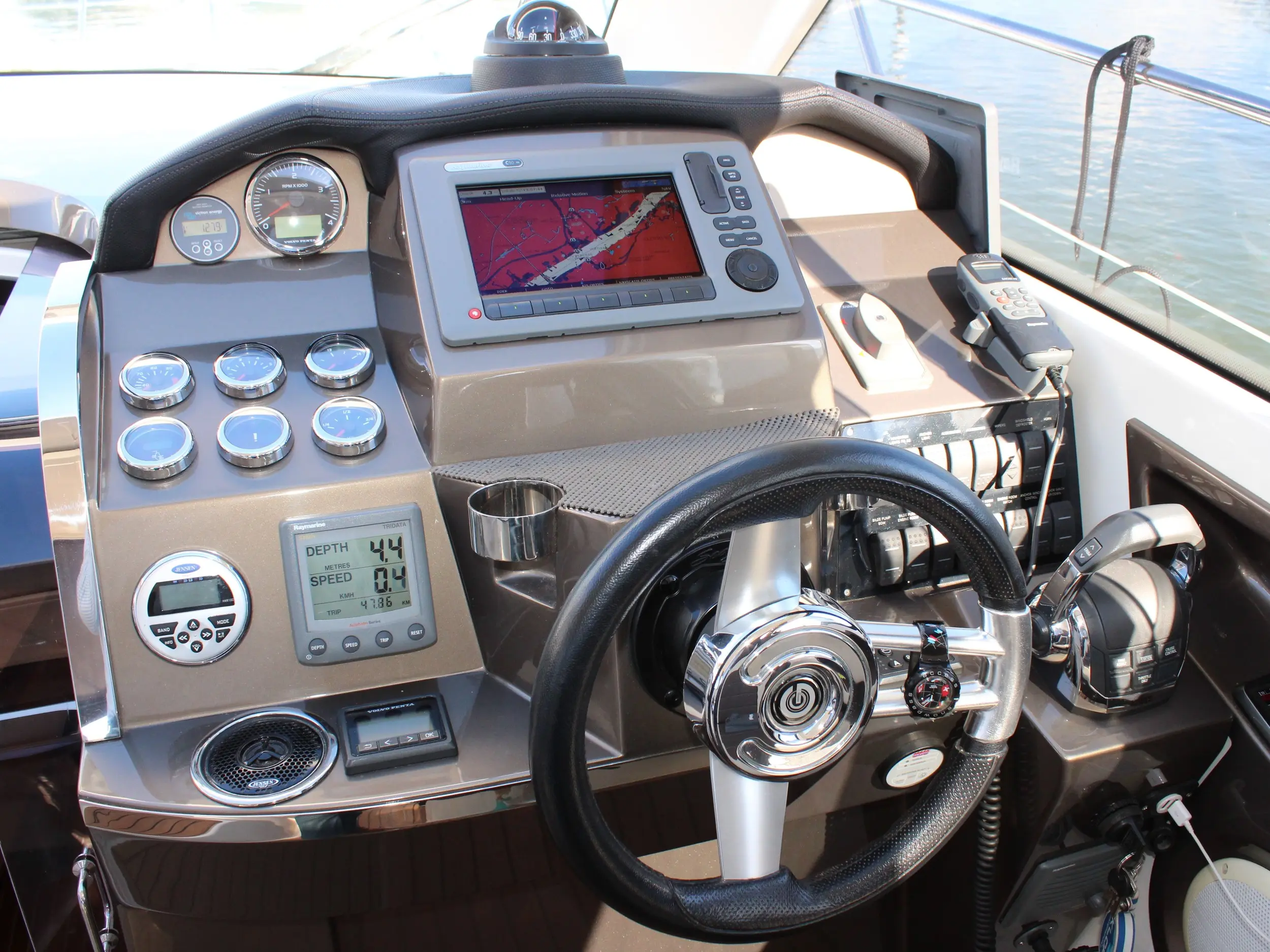 2012 Galeon hts 325