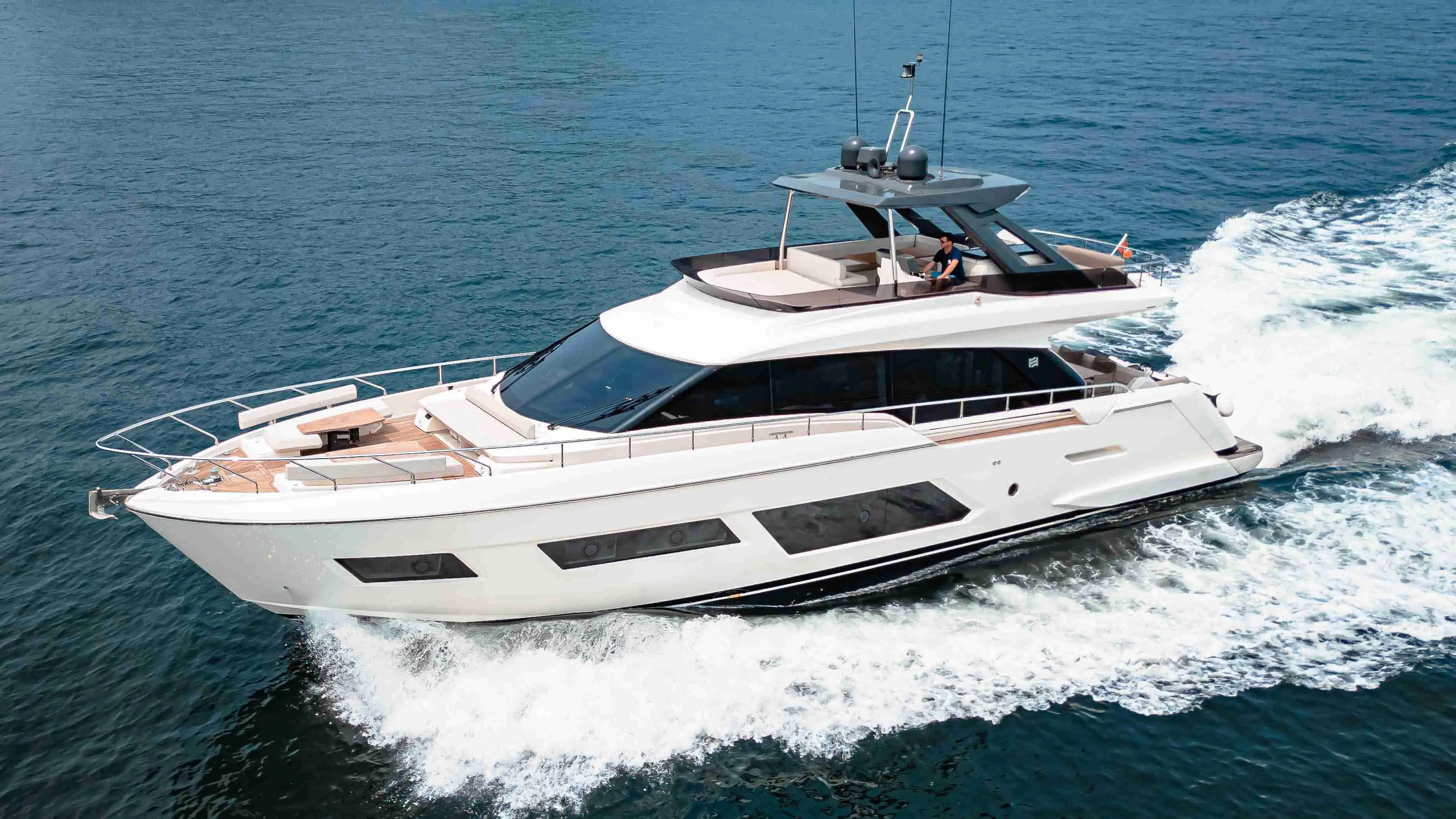 2019 Ferretti 670