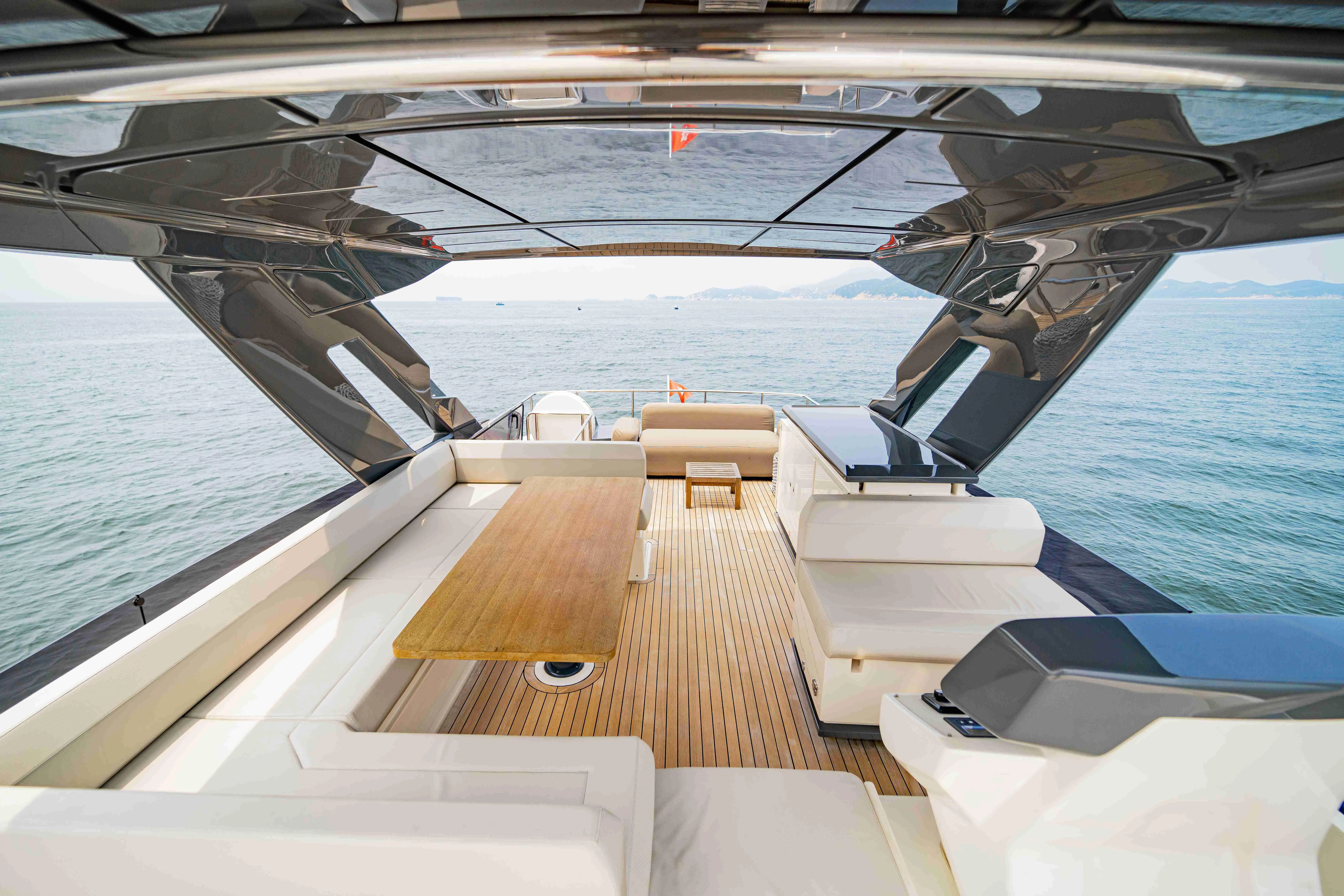 2019 Ferretti 670