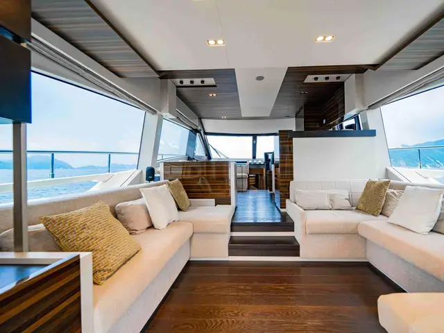 Ferretti Yachts 670