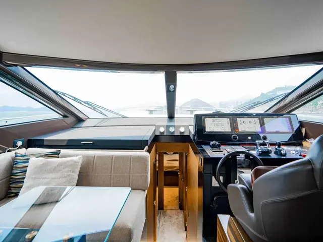 Ferretti Yachts 670