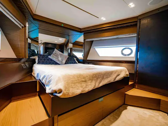 Ferretti Yachts 670