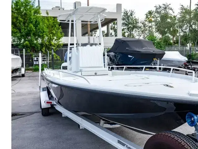 Yellowfin 24 Bay