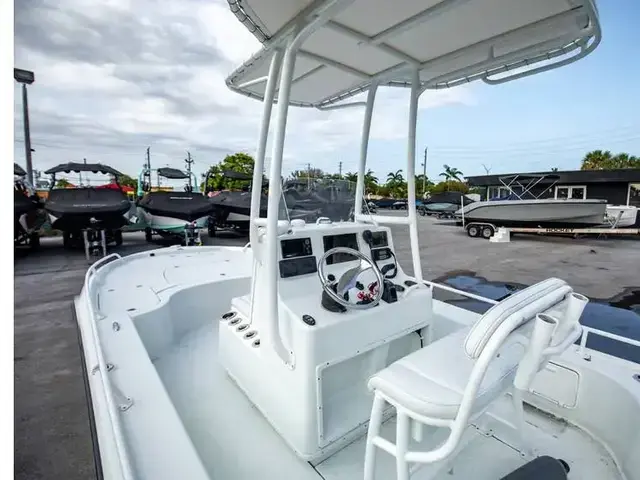 Yellowfin 24 Bay