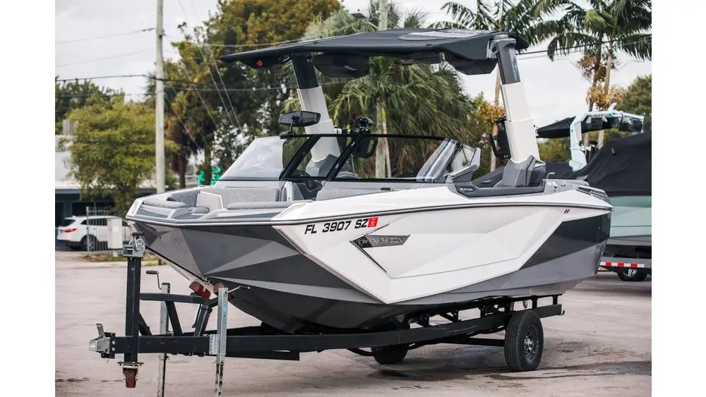 2021 Nautique g23