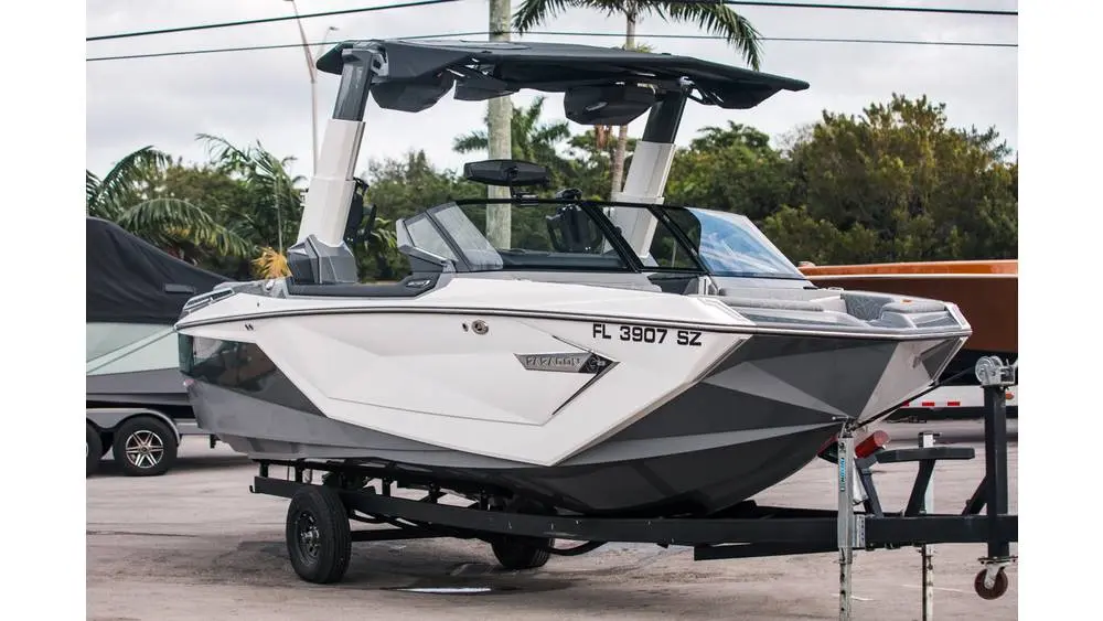 2021 Nautique g23