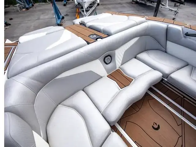 Centurion Boats FI25 (Coastal Edition)