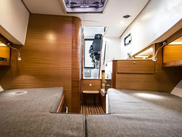 Paragon 31 Cabin