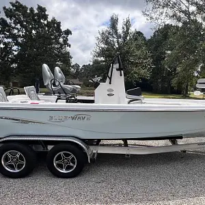 2022 Blue Wave Boats Pure Bay 2200