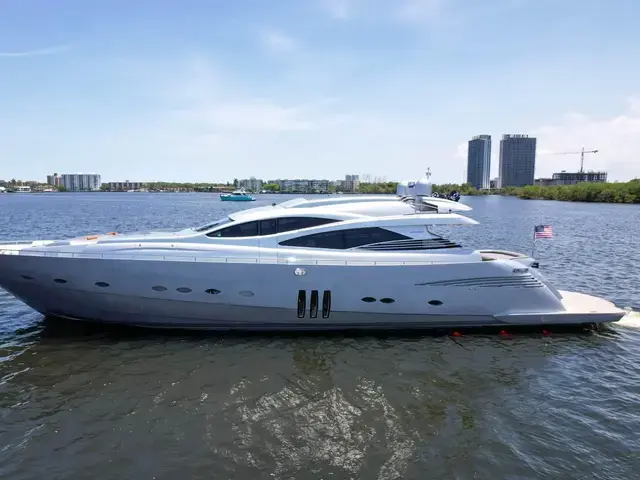 Pershing 90