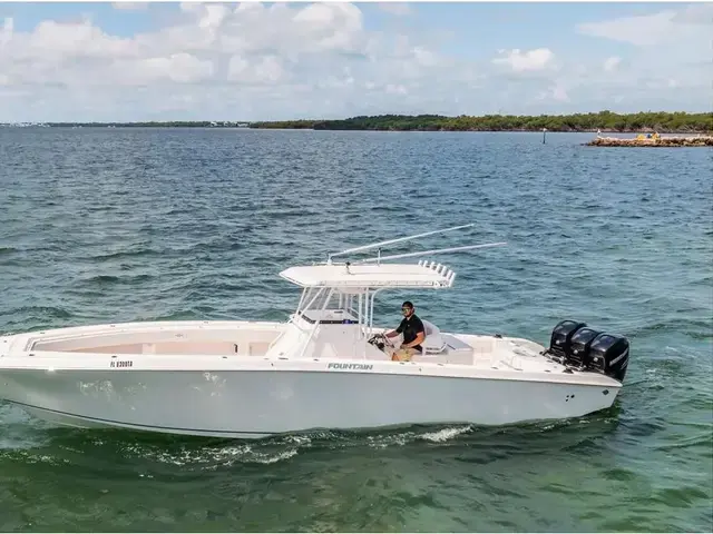 Fountain Powerboats 38 Center Console