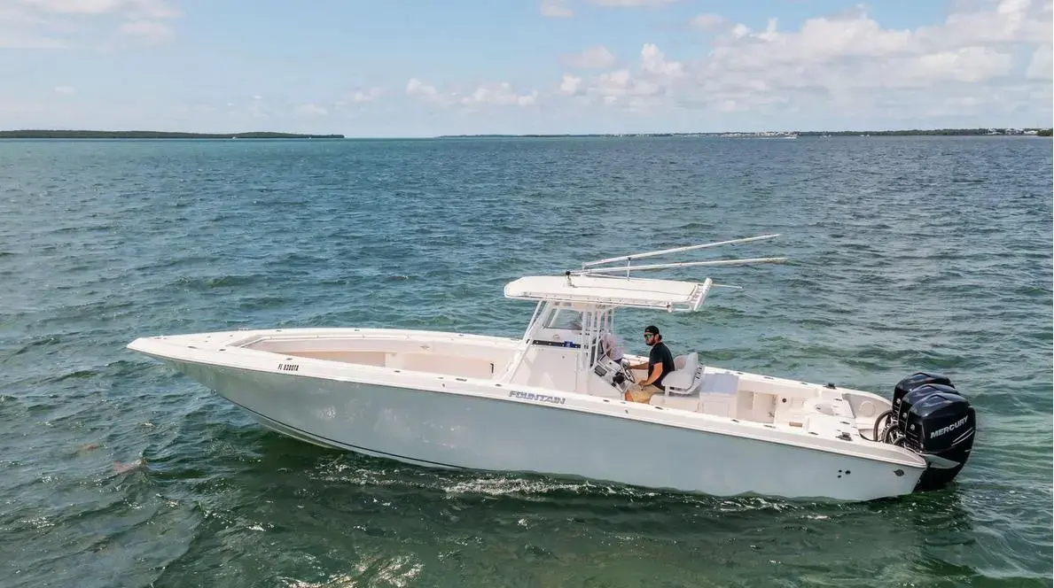 2007 Fountain 38 center console