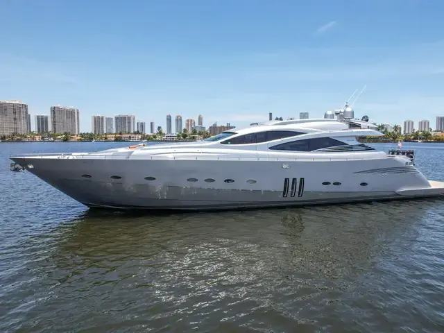 Pershing 90