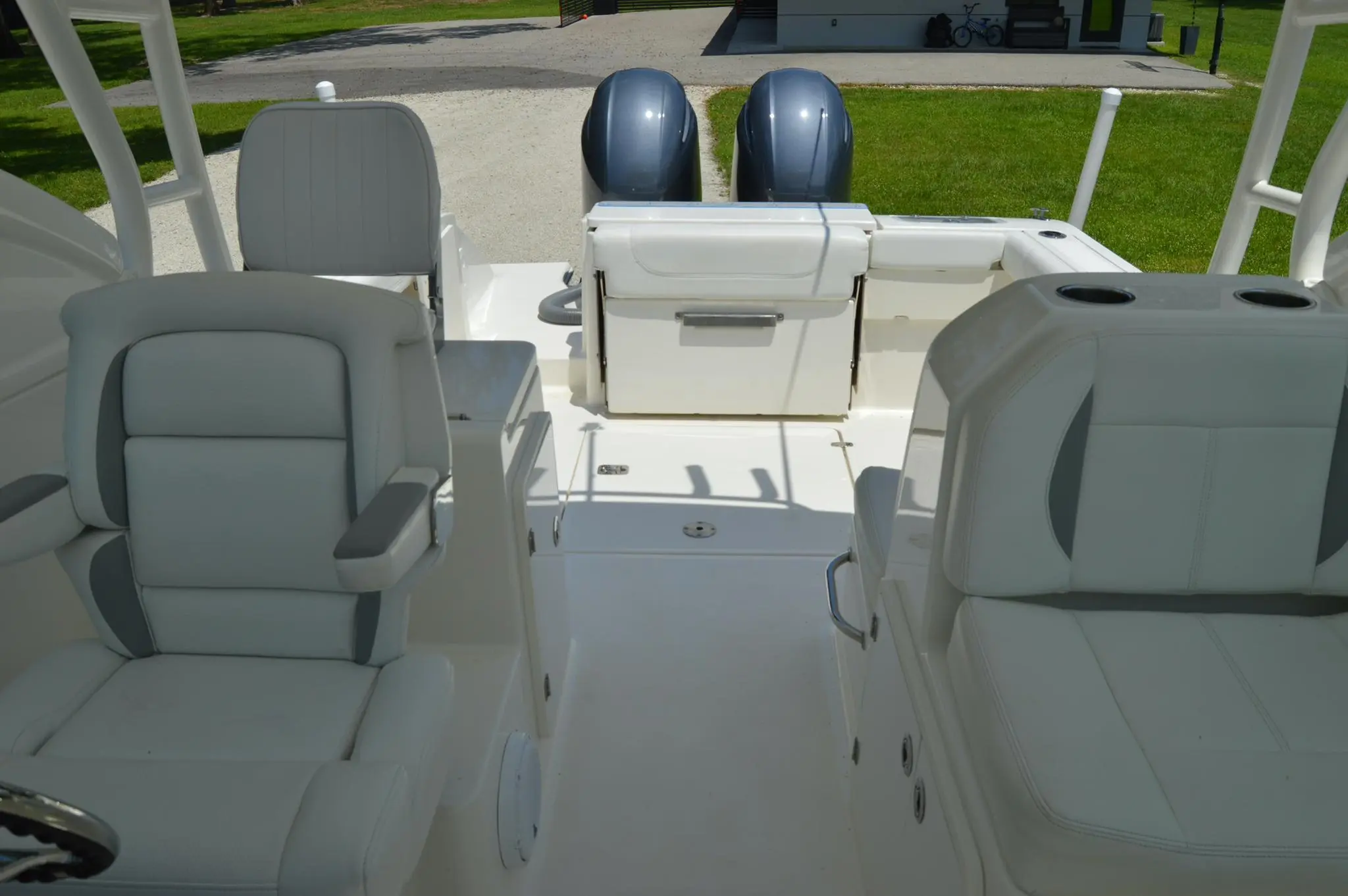 2021 Pursuit 266 dual console