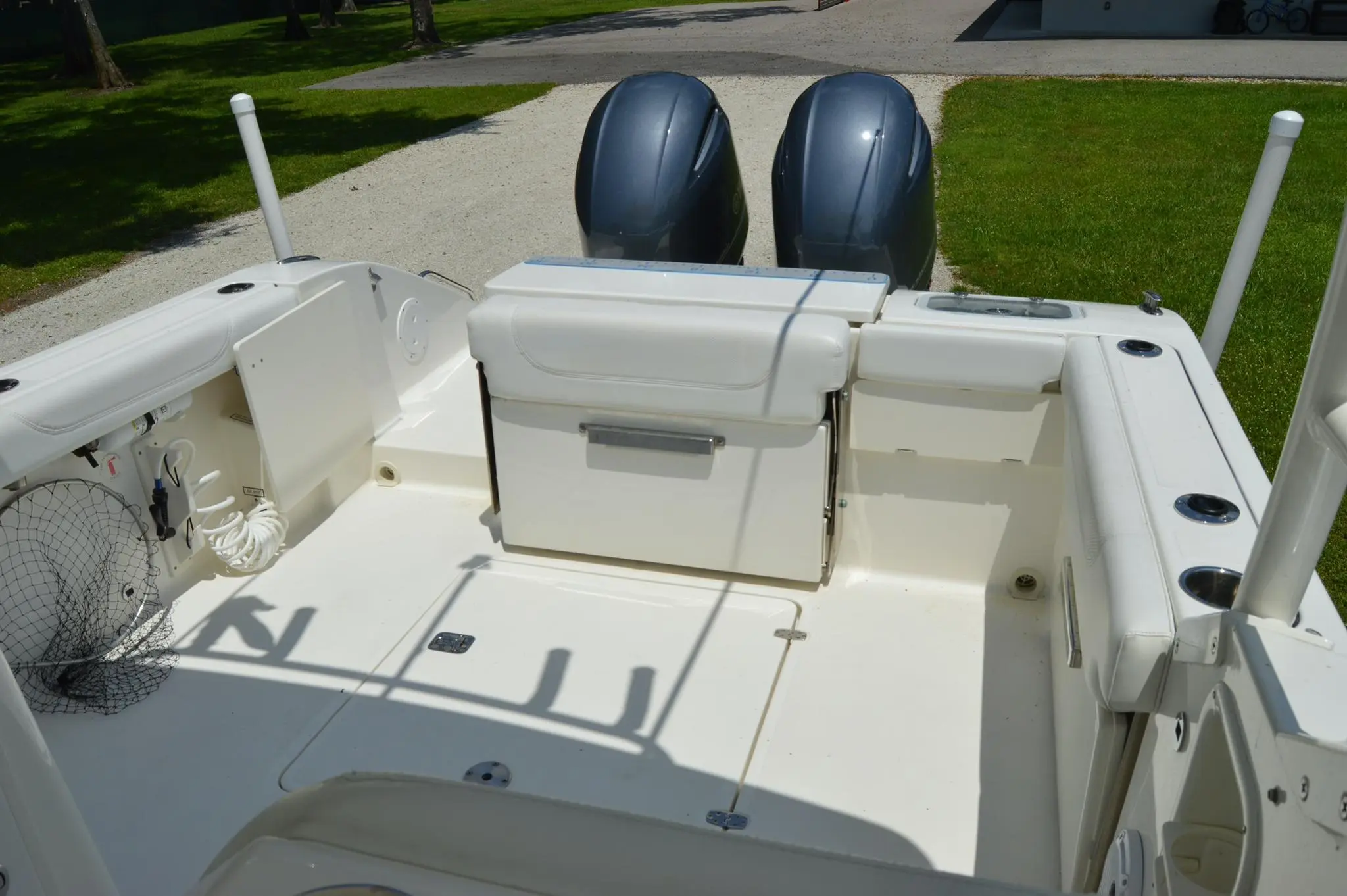 2021 Pursuit 266 dual console