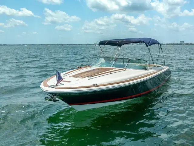 Chris-Craft Corsair 28