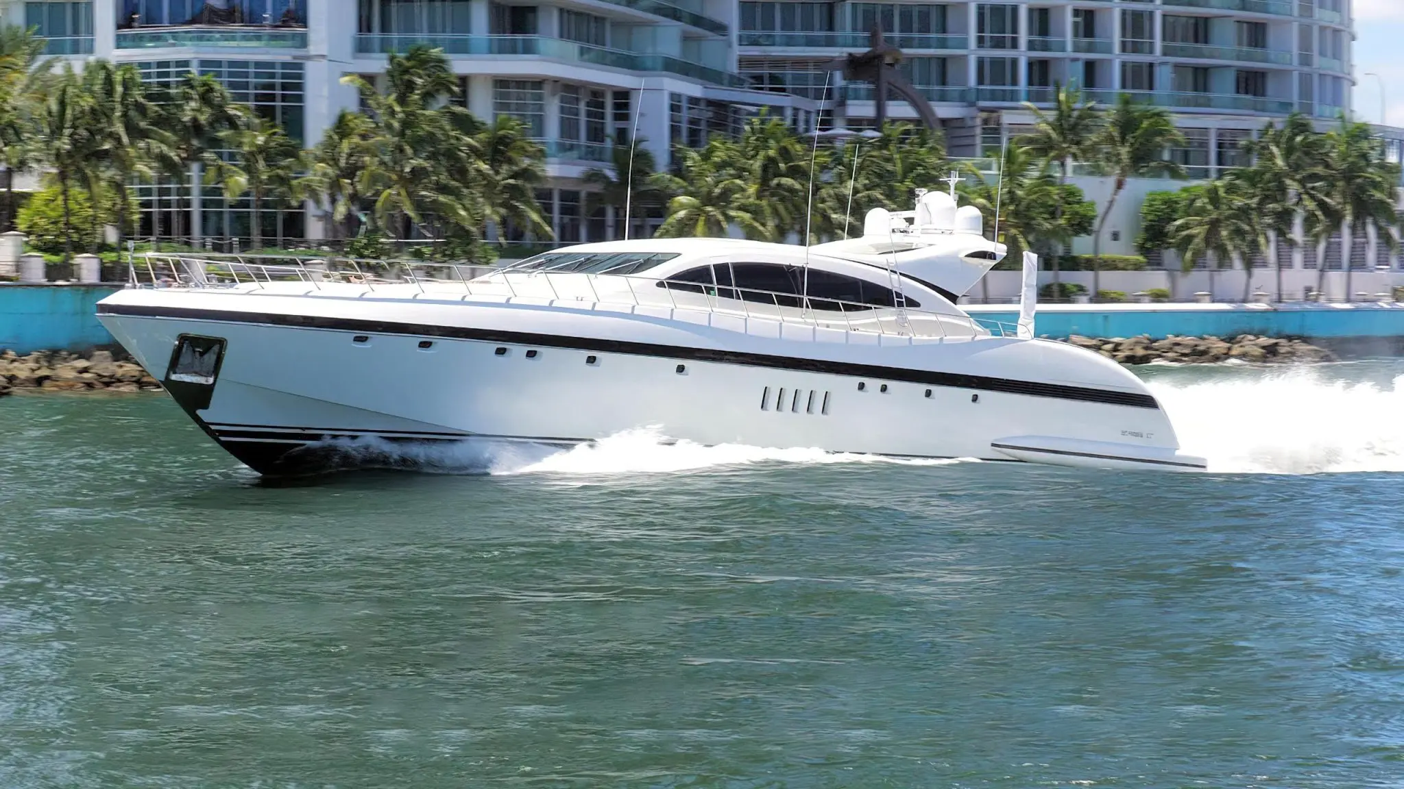 2002 Mangusta 108