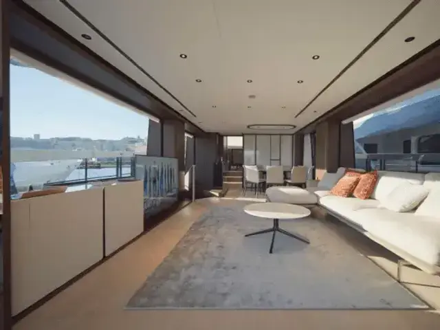 Ferretti Yachts 860