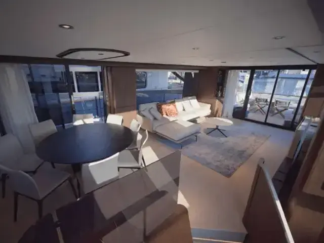 Ferretti Yachts 860