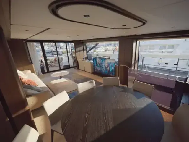 Ferretti Yachts 860