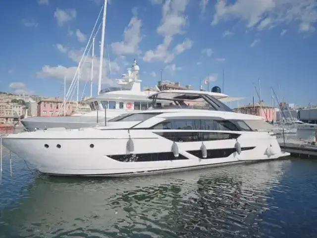 Ferretti Yachts 860