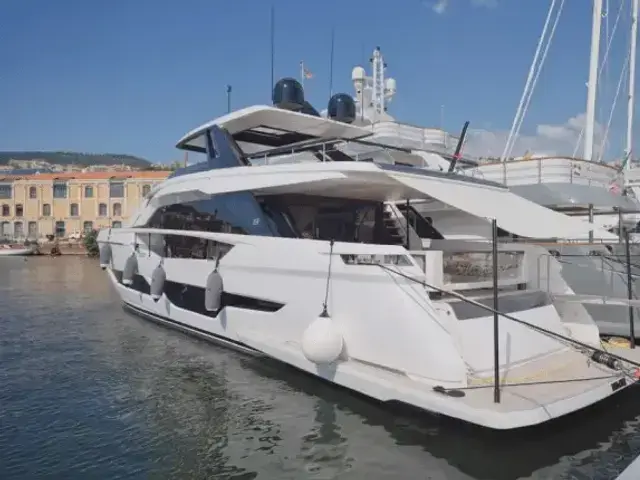 Ferretti Yachts 860