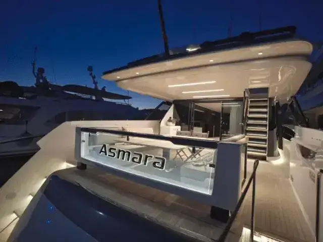 Ferretti Yachts 860