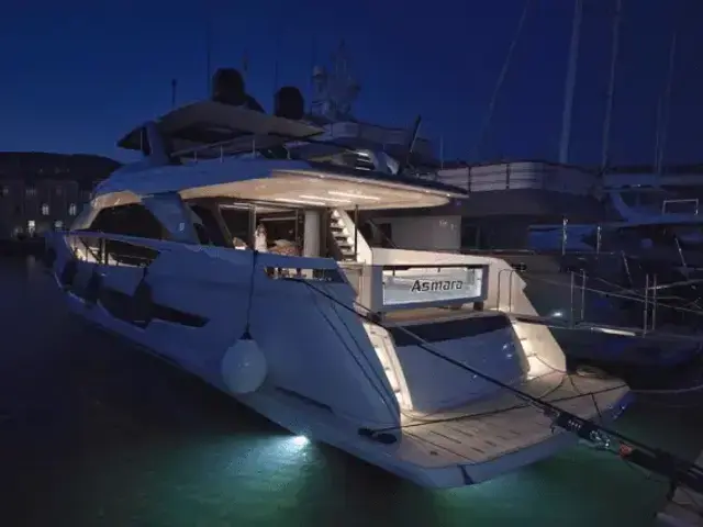 Ferretti Yachts 860