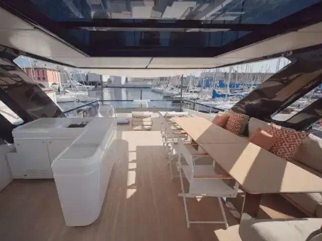 Ferretti Yachts 860