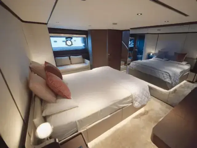 Ferretti Yachts 860