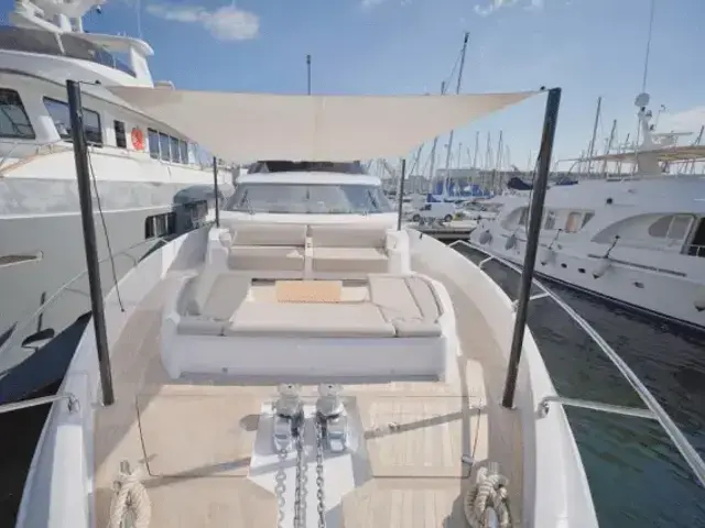 Ferretti Yachts 860