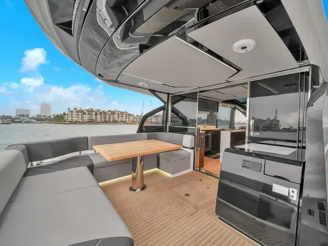 Sunseeker Predator 65