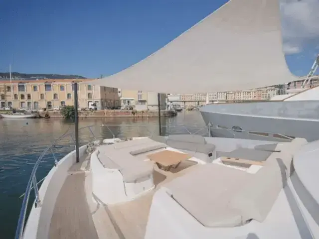 Ferretti Yachts 860