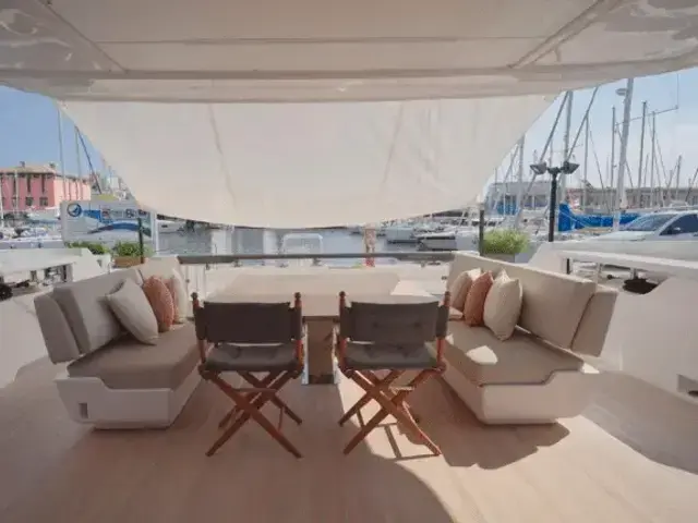 Ferretti Yachts 860